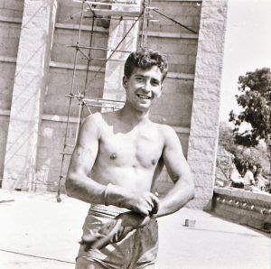 Juan de Ávalos Carballo, hijo del escultor, en 1965